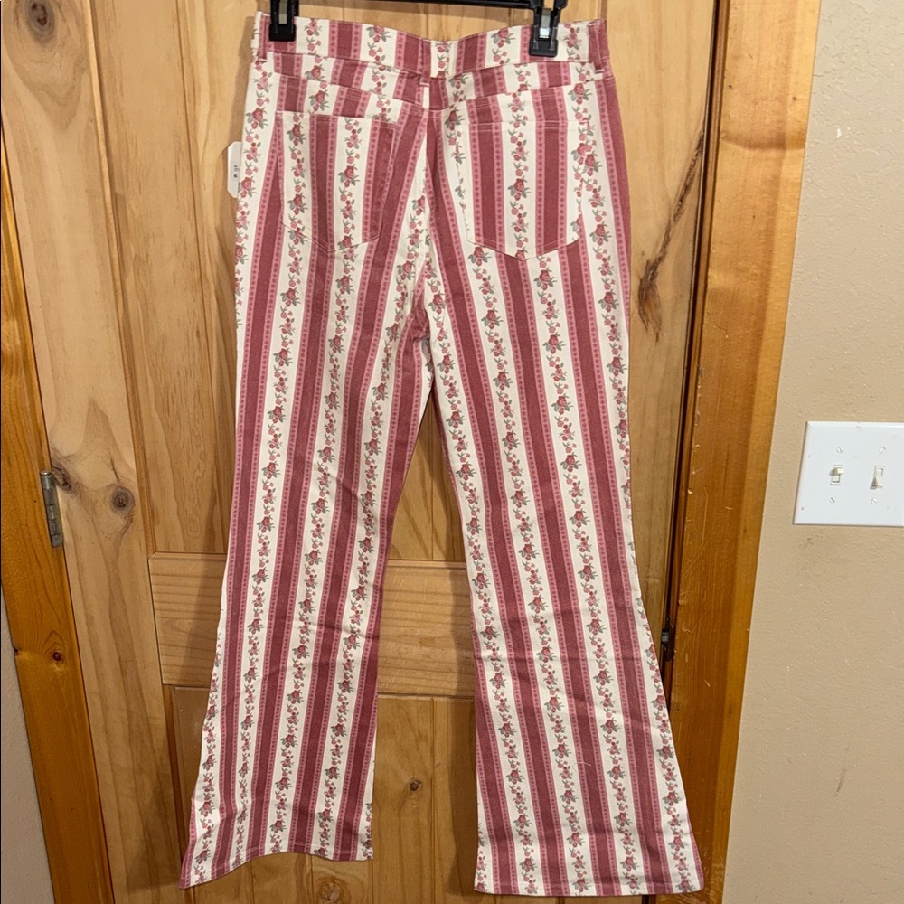 Altar'd State New With Tag Pink and White Floral Flare Cut Pants - Picture 4 of 7